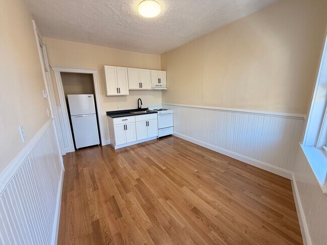 Building Photo - 9/1 No Fee! 2BR on Huntington Ave near Longwood, Brigham Cir!