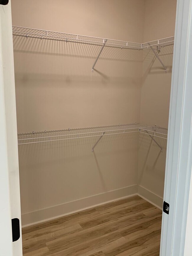 Building Photo - Piper Glenn Subdivision