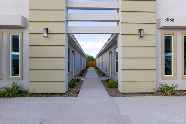 Building Photo - 10 Briggs Rd