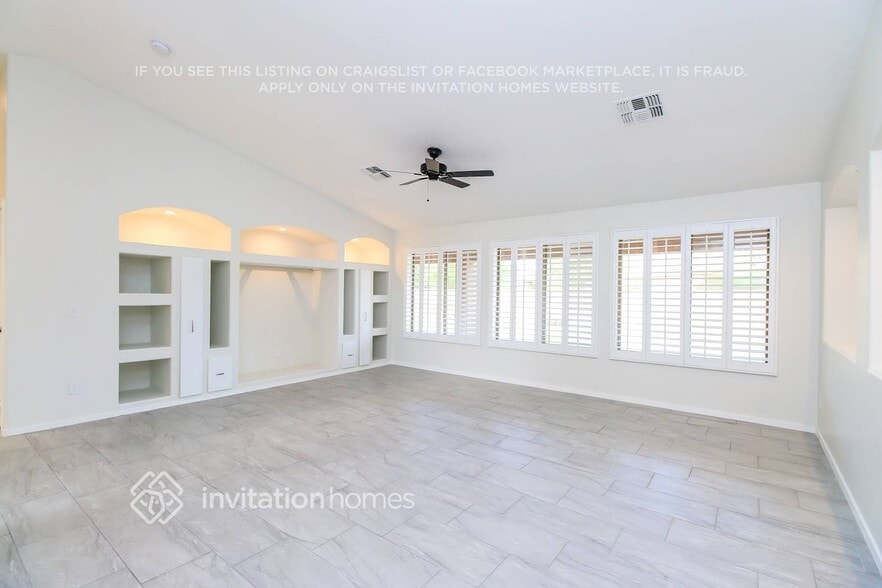 Building Photo - 11240 E Roselle Ave