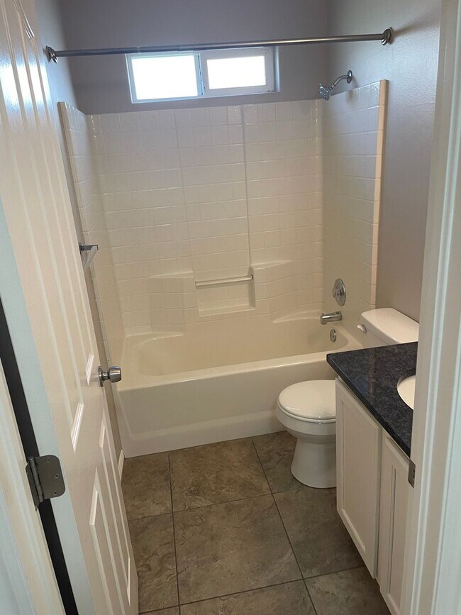 Building Photo - Newly Remodeled Townhome is St. George!