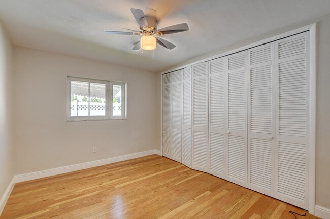 Building Photo - 1010 SW 1st St