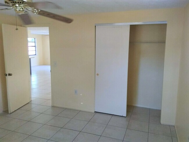 Building Photo - Corner Lot Home in New Port Richey