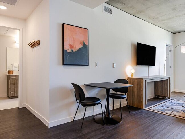 Building Photo - 1550 NW Naito Pkwy