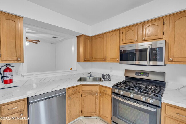 Building Photo - 237 Paddington Ct