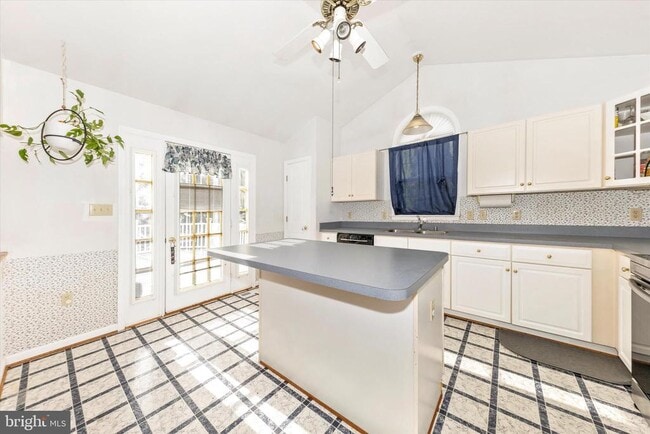 Building Photo - 105 Ridge Ave