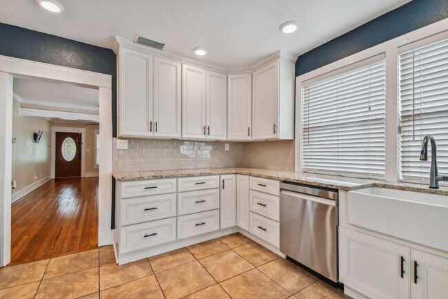 Building Photo - Riverside Heights Historic Bungalow!