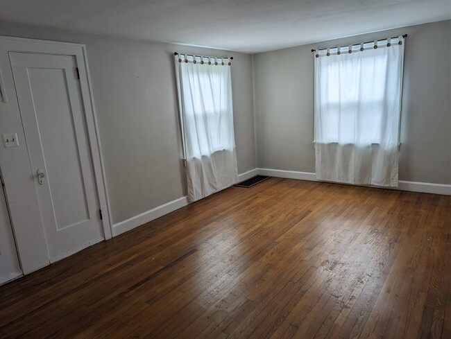 Living room - 224 Church St W