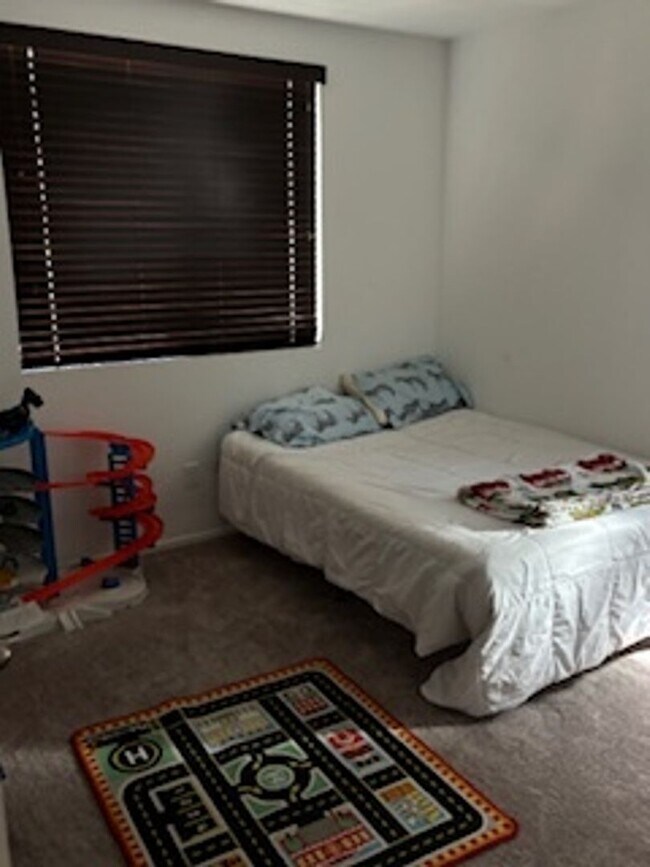 Building Photo - 3 Bedroom Townhome in Winchester