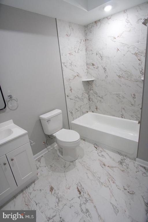 Building Photo - 630 Brooklyn St