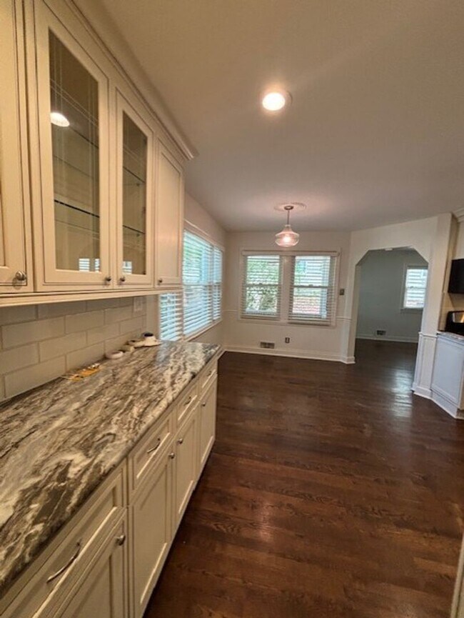 Building Photo - Cape Story by the Sea