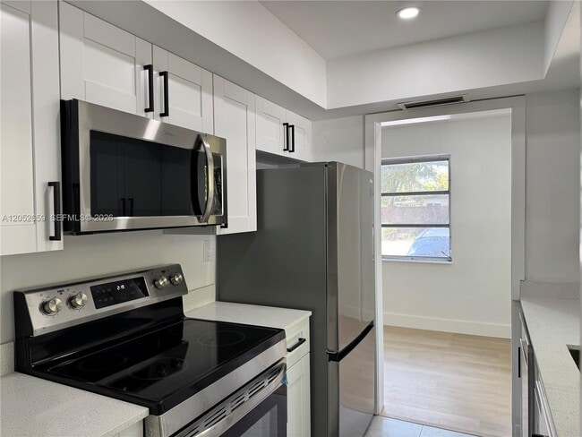 Building Photo - 890 SW 28th St