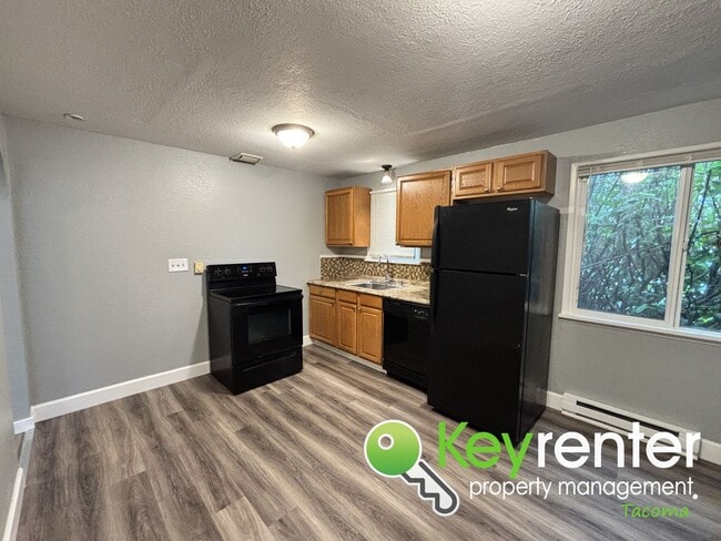 Building Photo - 4 Bedroom 2 Bathroom Tacoma Rental with Ga...