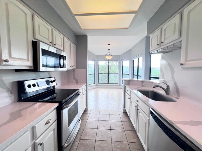 Building Photo - 4711 Spicewood Springs Rd