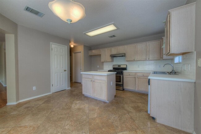 Building Photo - 14721 Noya Dr