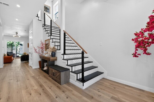 Building Photo - 1704 McBroom St