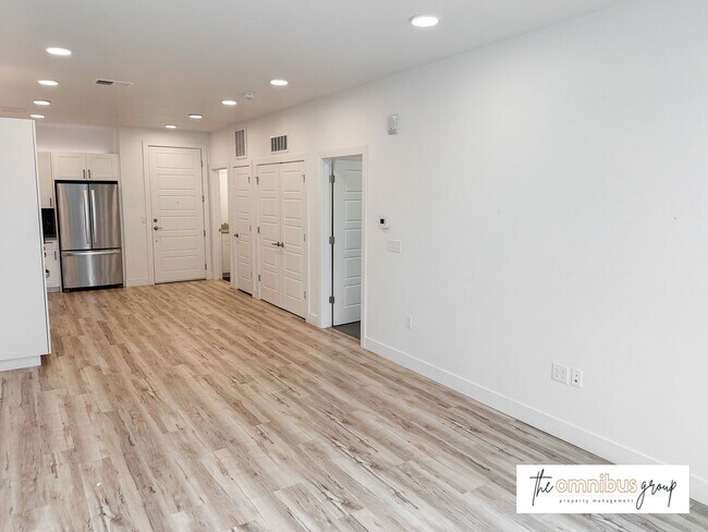 Building Photo - Bright & Modern 1BD/1BA Apartment!