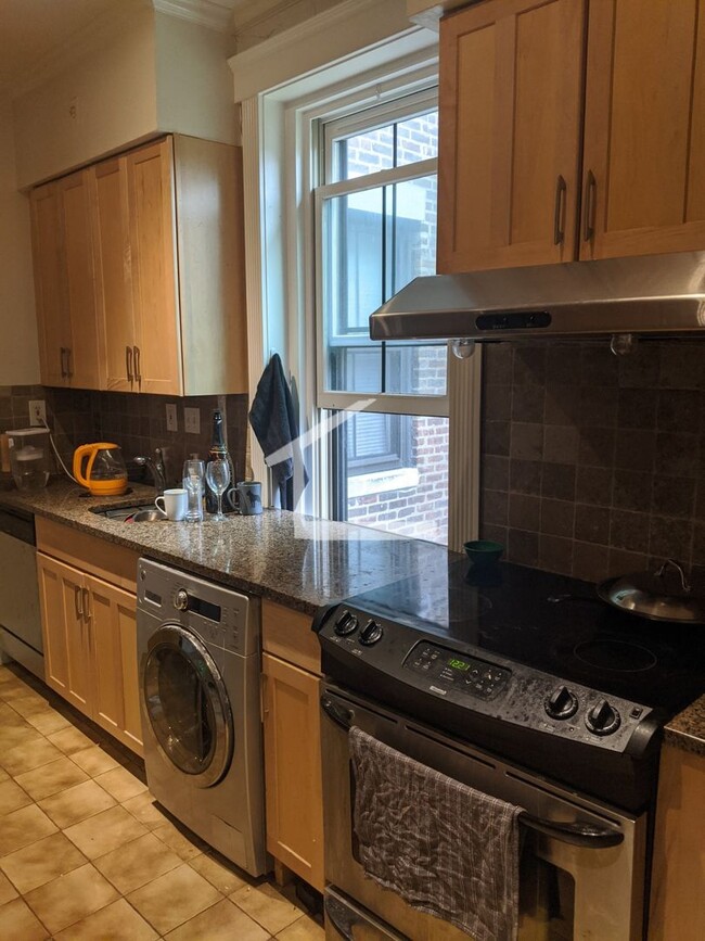 Building Photo - 7/1 Sunny, renovated 2.5BR near Coolide Co...