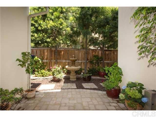 Building Photo - 6418 Live Oaks Dr