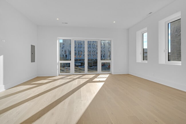 Building Photo - 505 W Elm St