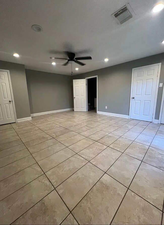 Building Photo - 8601 Homewood Ln
