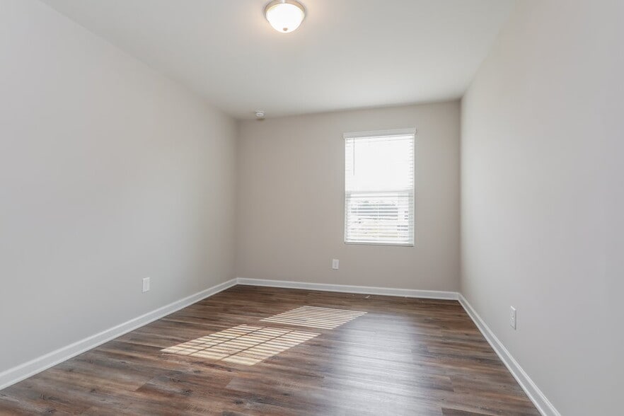 Building Photo - 3775 Place Dr