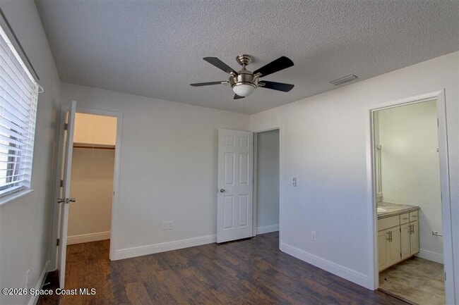 Building Photo - 283 E Towne Pl