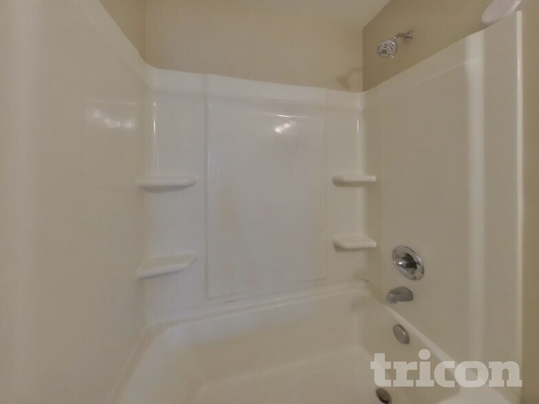 Building Photo - 1868 Belle Arbor Dr