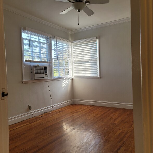 Building Photo - 5025 Cahuenga Blvd