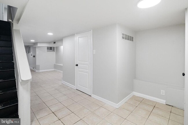 Building Photo - 3857 Wyalusing Ave