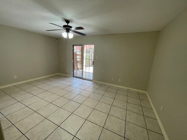 Living room - 1020 Dickey Ln