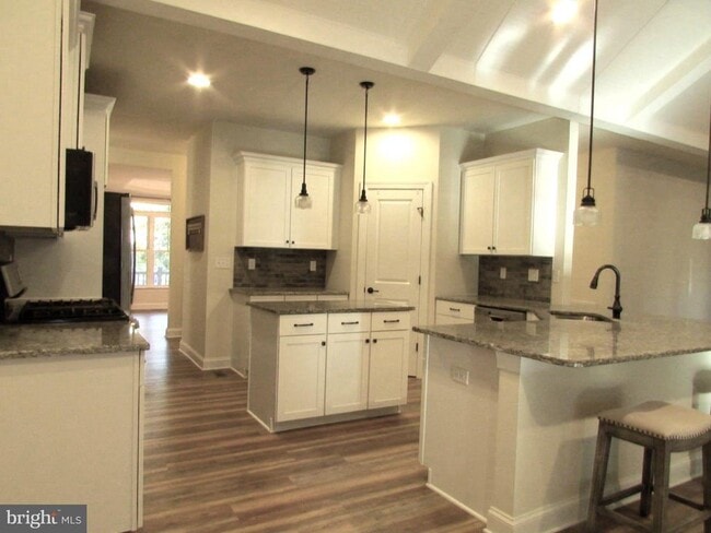 Building Photo - 20 Parker Dr