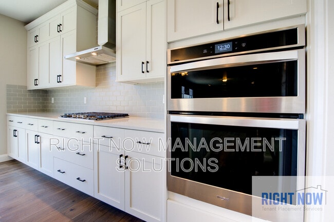 Building Photo - 6132 S Astoria Ave