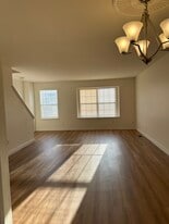 Building Photo - 517 Sally Ln