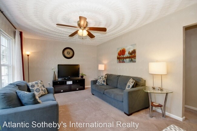 Building Photo - 3 br, 1 bath House - 1313 Great Bridge Blvd