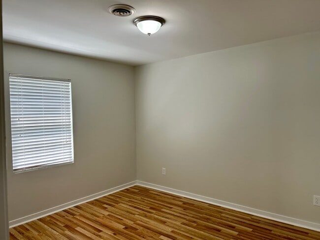 Building Photo - Charming 3 bedroom, 2.5 bath cottage within minutes to Shoppes at Willow Lawn, Carytown