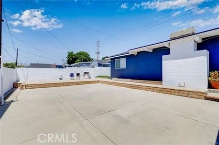 Building Photo - 235 S Azusa Ave