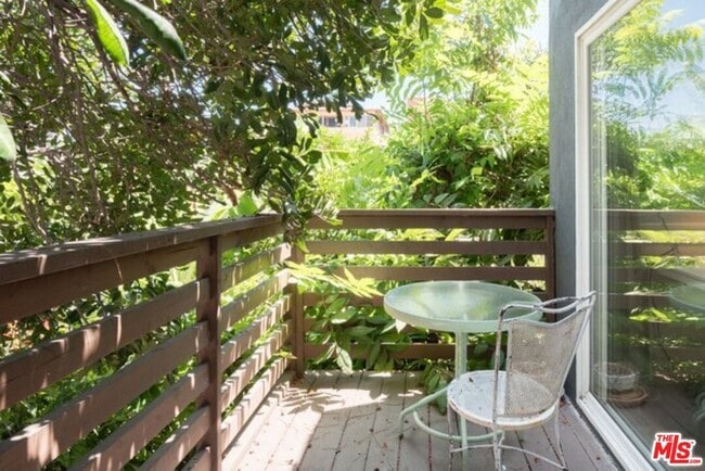 Building Photo - 1933 Kent St