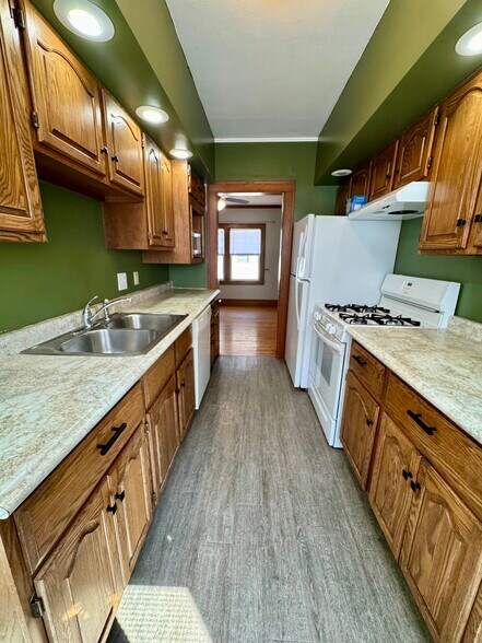 Building Photo - 416 E 29th Pl