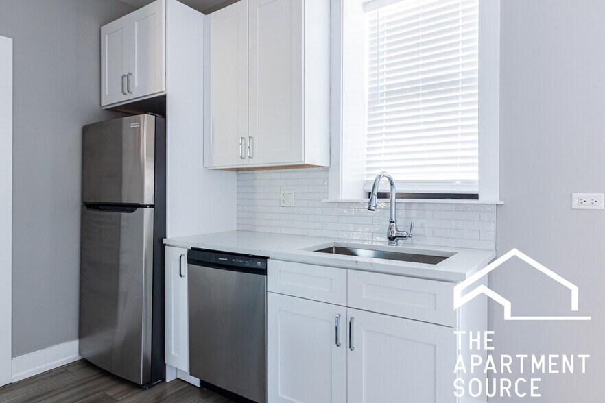 Primary Photo - 3939 N Janssen Ave