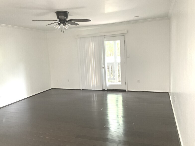 Building Photo - 1001 Woodland Vlg