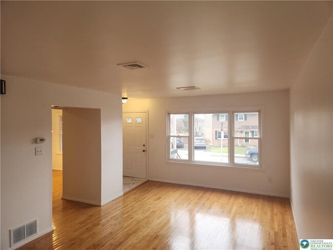 Building Photo - 2827 W 28th St