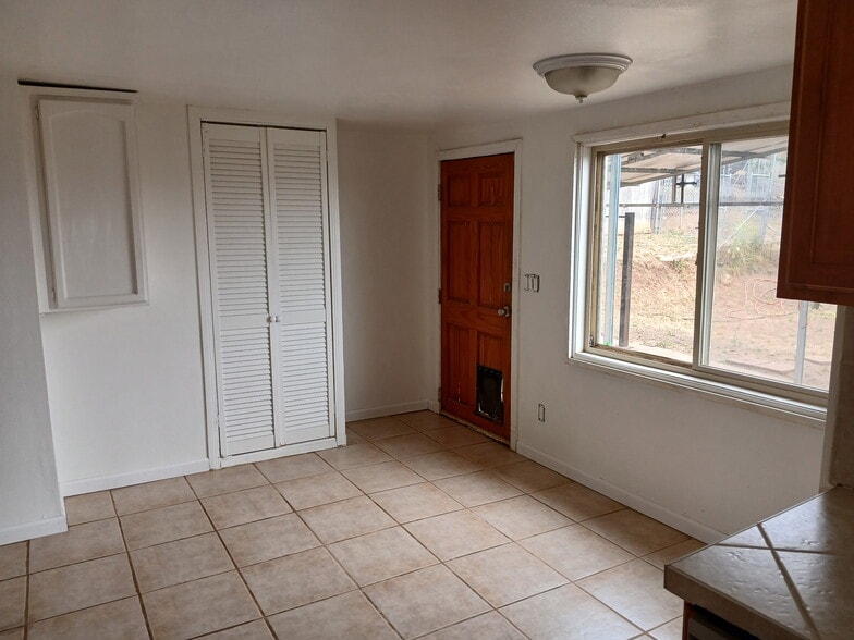 Building Photo - 2530 Cherimoya Dr