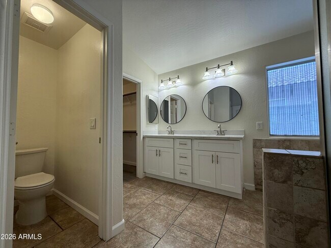 Building Photo - 1112 W Morelos St