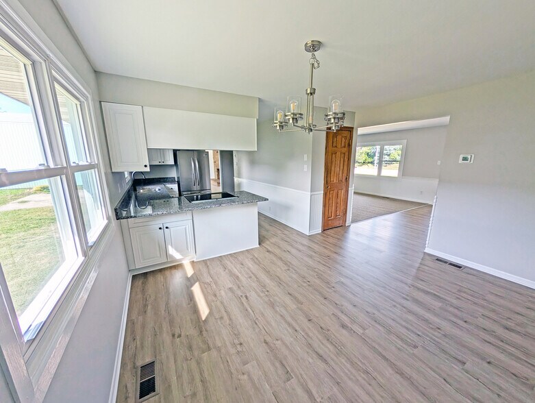 Building Photo - 23209 W Mound Rd