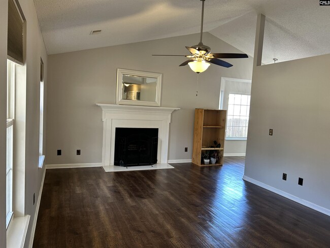 Building Photo - 21 Rosepine Dr