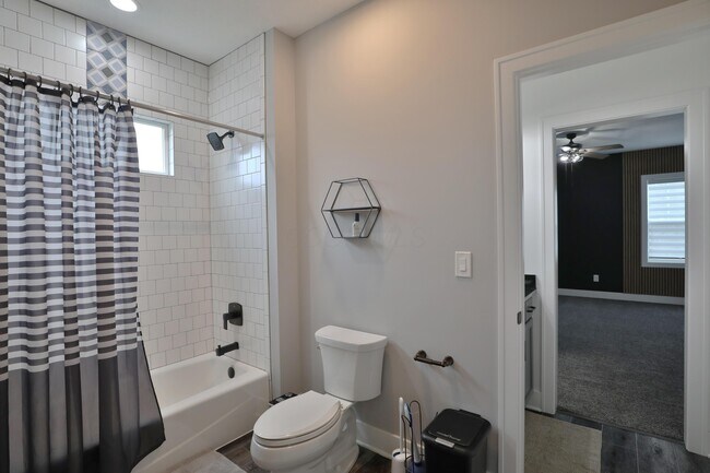 Building Photo - 2246 Koester