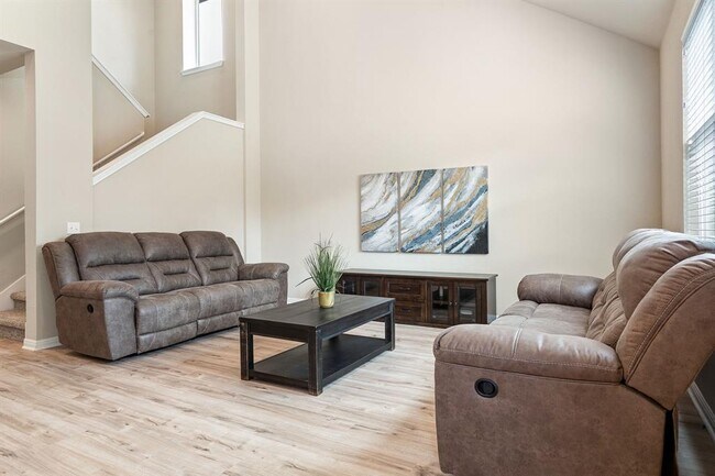 Building Photo - 309 Empress Tree Dr