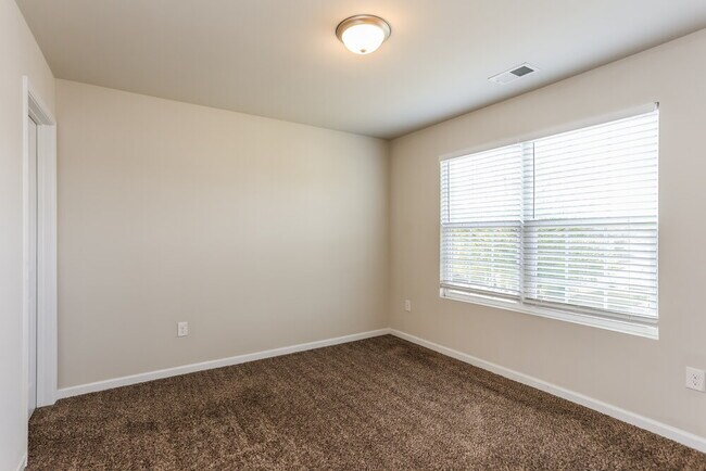 Building Photo - 461 Townsend Bend