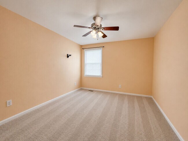 Building Photo - 3901 Quartz Ln